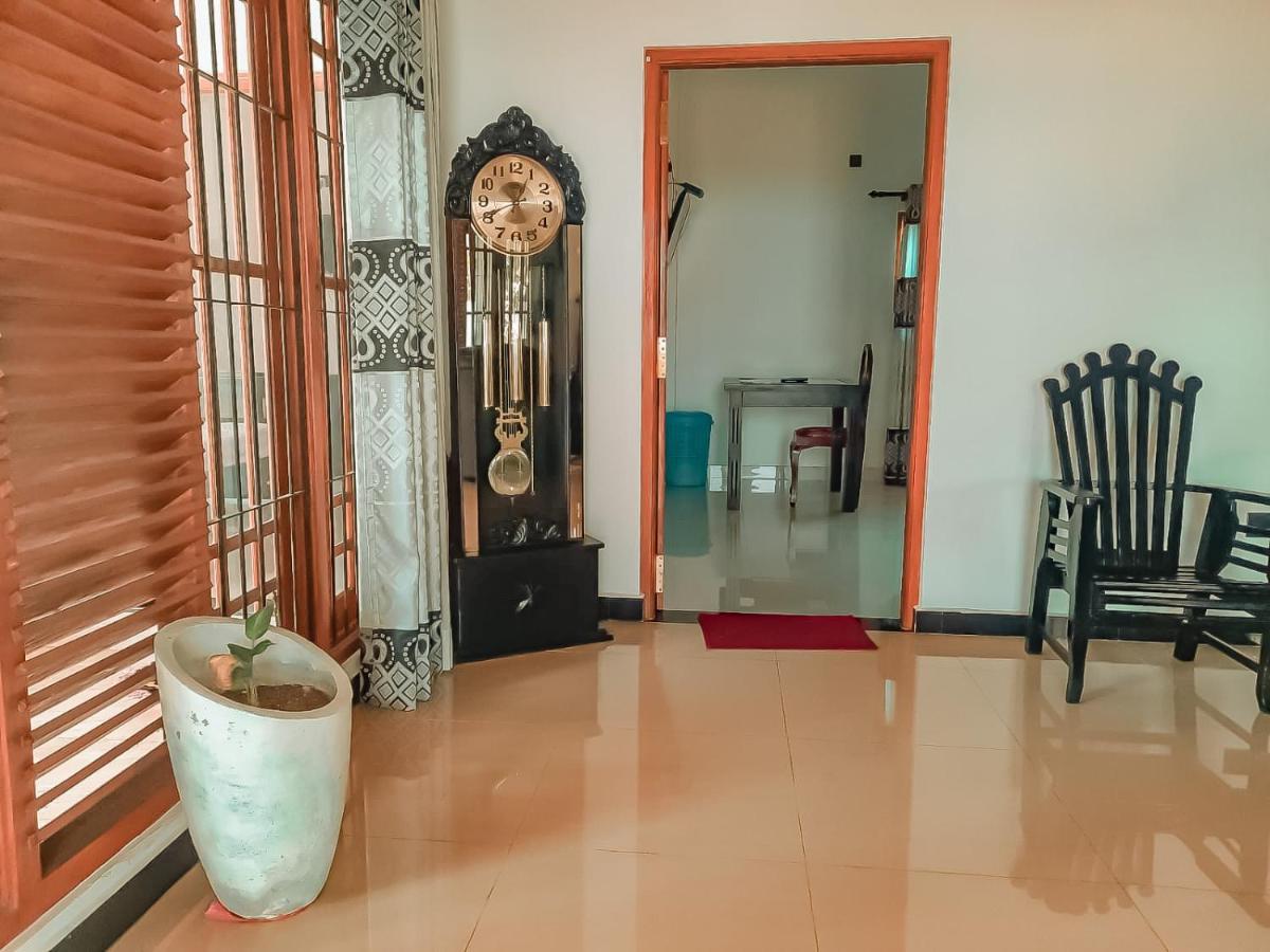Hotel White House Ratnapura Kültér fotó