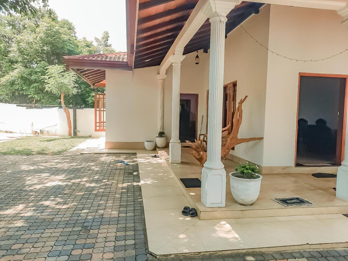 Hotel White House Ratnapura Kültér fotó