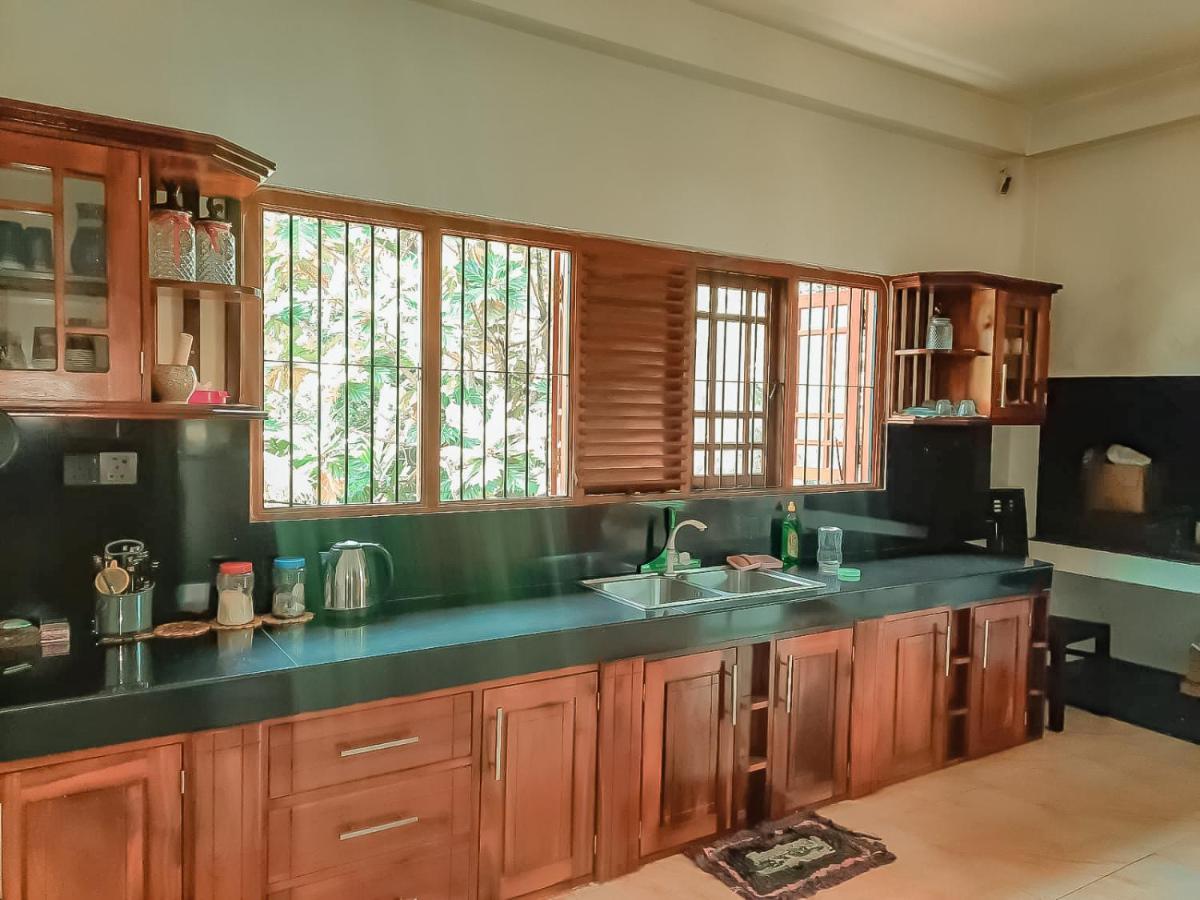 Hotel White House Ratnapura Kültér fotó